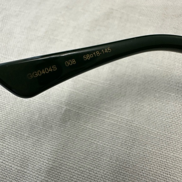 Gucci sunglasses with authenticity card, cloth and case. Perfect condition. - Picture 12 of 14